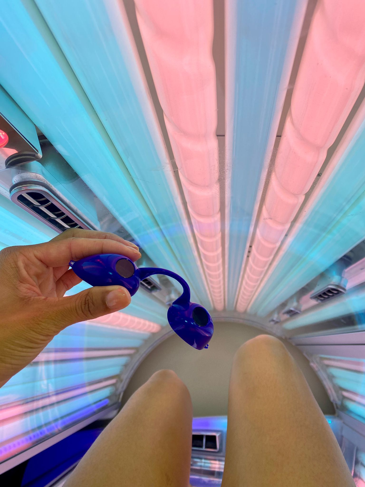 The importance of using eye protection when using a sunbed